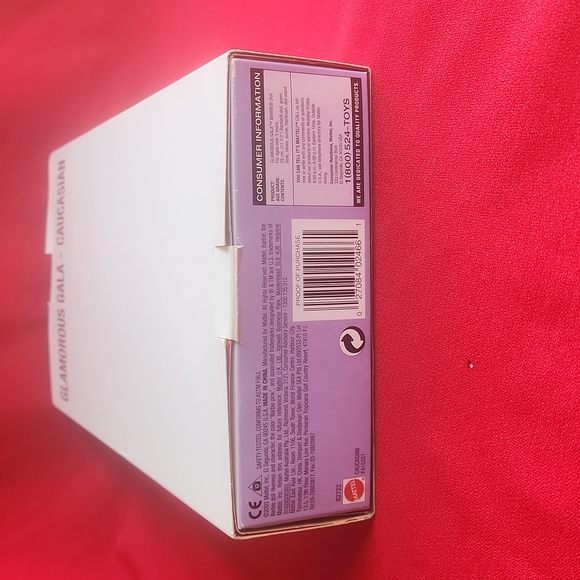 Glamorous Gala Barbie - Picture 6 of 6